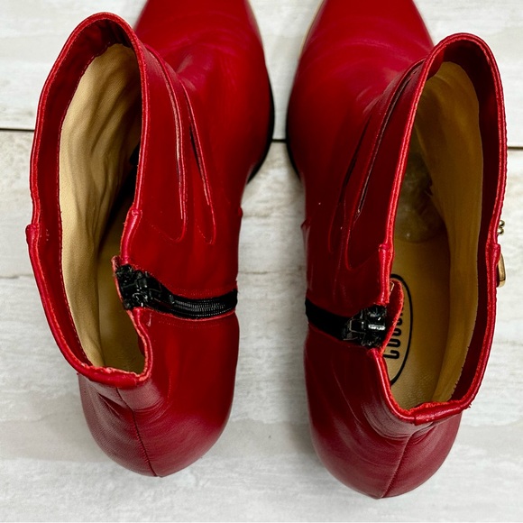 Red Leather Boots Booties Gold Buckle Hardware Womens Size 7 1/2 Cougar Spain - Picture 4 of 11